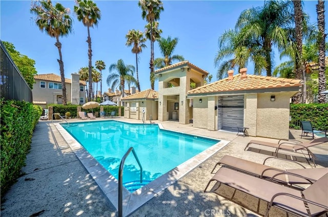 15034 Ocaso Ave, La Mirada, CA 90638 - community pool with a patio