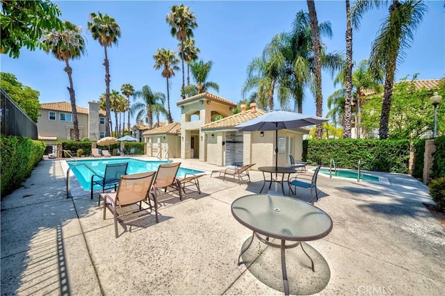 15034 Ocaso Ave, La Mirada, CA 90638 - community pool with a patio