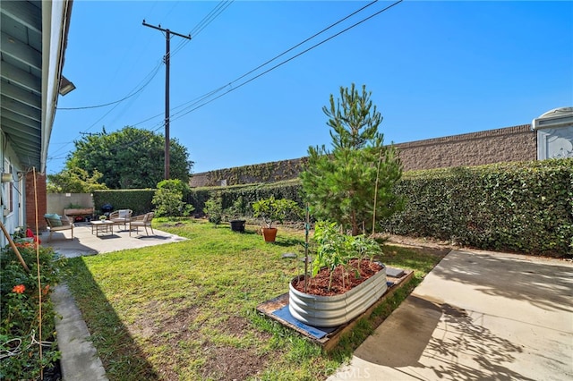 6182 Anthony Ave, Garden Grove, CA 92845 - fenced backyard featuring a patio area