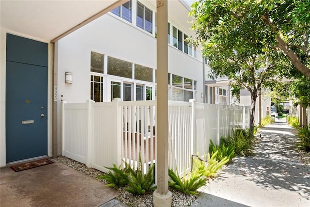 4320 W Kling St Unit 27, Burbank, CA 91505 - doorway to property featuring stucco siding