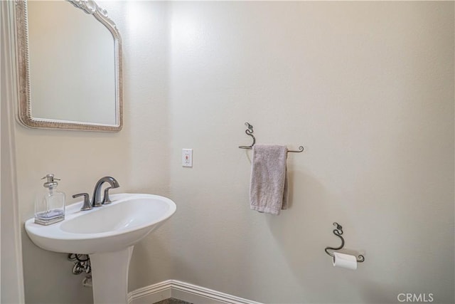 25868 Hammet Cir, Stevenson Ranch, CA 91381 - bathroom featuring baseboards