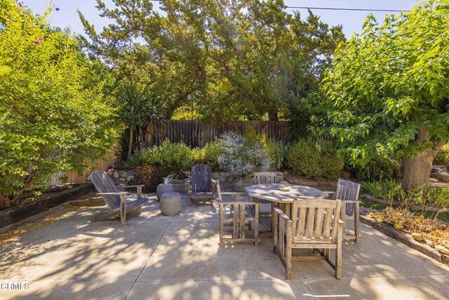 1104 Mariano Dr, Ojai, CA 93023 - fenced backyard with a patio area and outdoor dining area