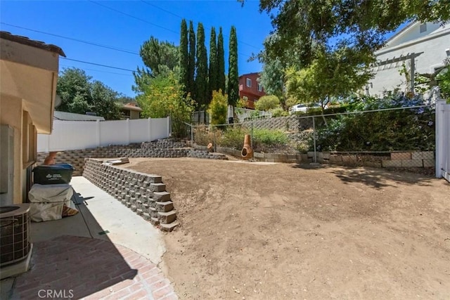 1151 El Camino Real, Simi Valley, CA 93063 - fenced backyard with a patio