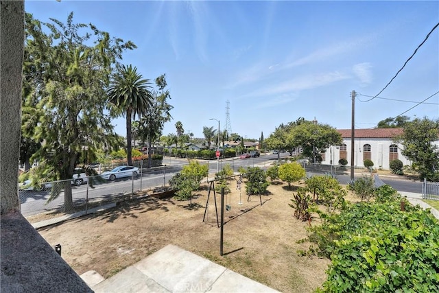 711 E 118th St, Los Angeles, CA 90059 - view of yard