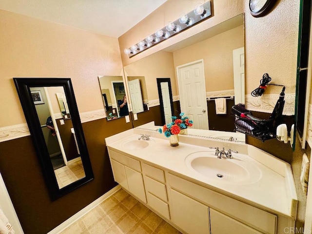 1670 Hillsborough St, Chula Vista, CA 91913 - full bath featuring double vanity and tile patterned floors