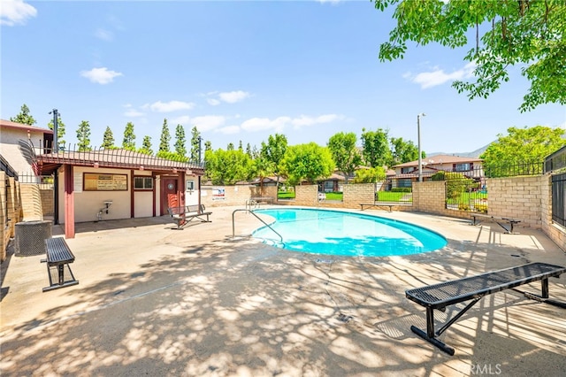 1105 W Calle De La Luna Unit 4, Azusa, CA 91702 - community pool with a patio area
