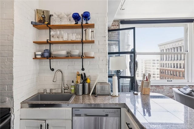 215 W 7th St Unit 1108, Los Angeles, CA 90014 - bar area featuring stainless steel dishwasher and a sink