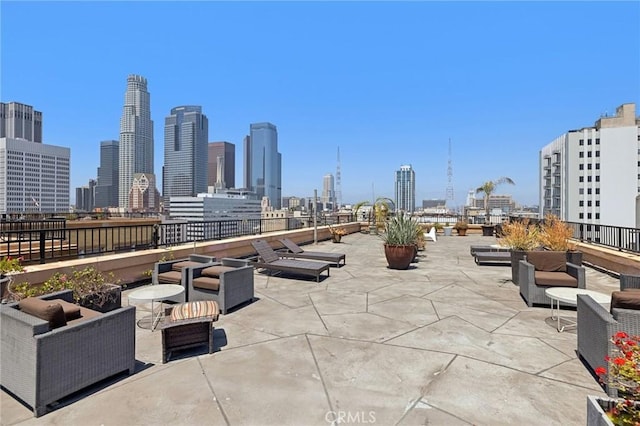 215 W 7th St Unit 1108, Los Angeles, CA 90014 - view of patio featuring a view of skyline