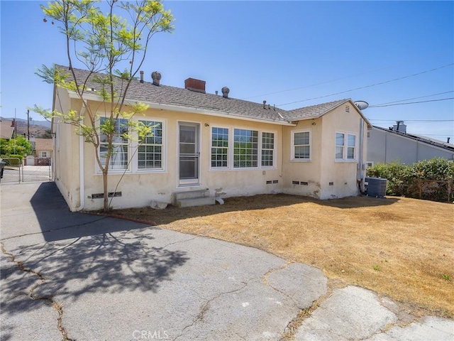 2623 N Parish Pl, Burbank, CA 91504 - view of front facade featuring crawl space, stucco siding, entry steps, and a shingled roof