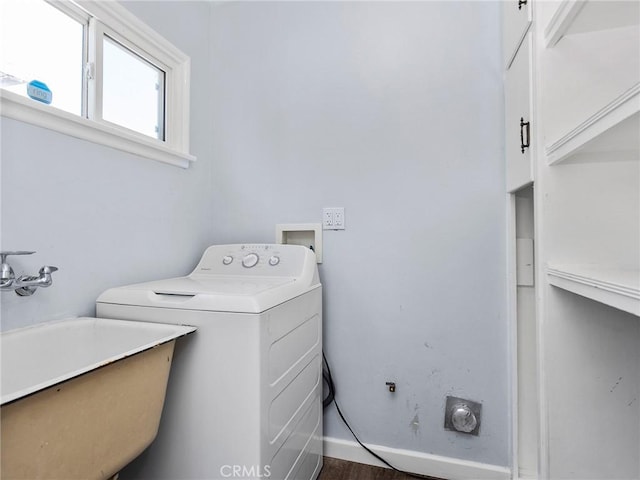 2623 N Parish Pl, Burbank, CA 91504 - laundry area featuring washer / dryer and baseboards