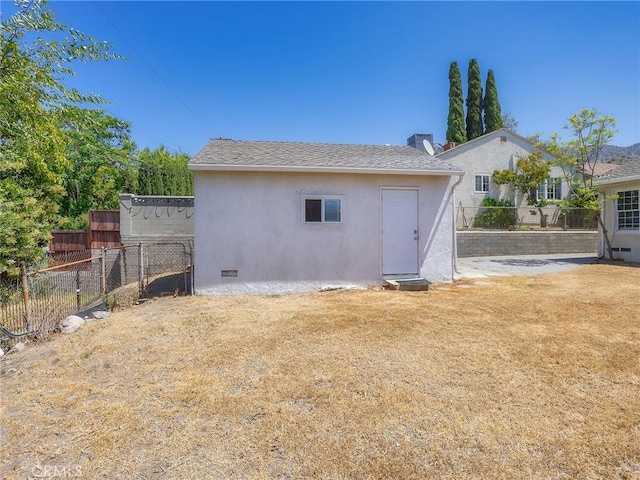 2623 N Parish Pl, Burbank, CA 91504 - rear view of property with stucco siding and crawl space