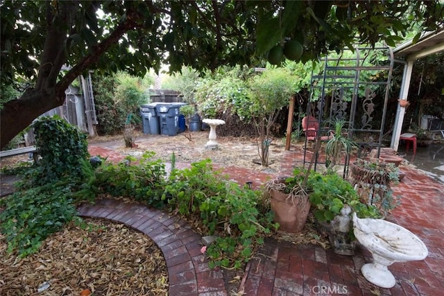937 E 6th St, Madera, CA 93638 - view of yard with a patio