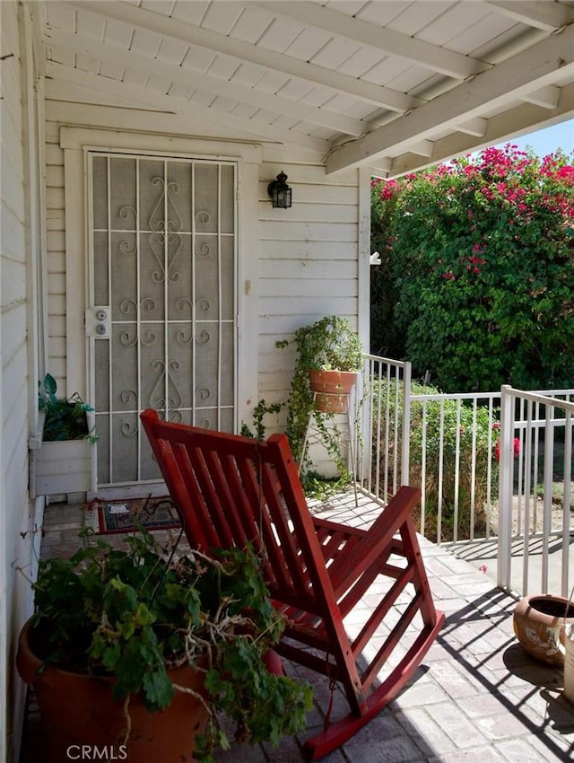 937 E 6th St, Madera, CA 93638 - view of porch