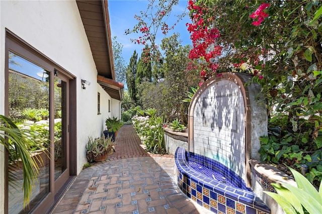 2575 Temple Hills Dr, Laguna Beach, CA 92651 - view of patio