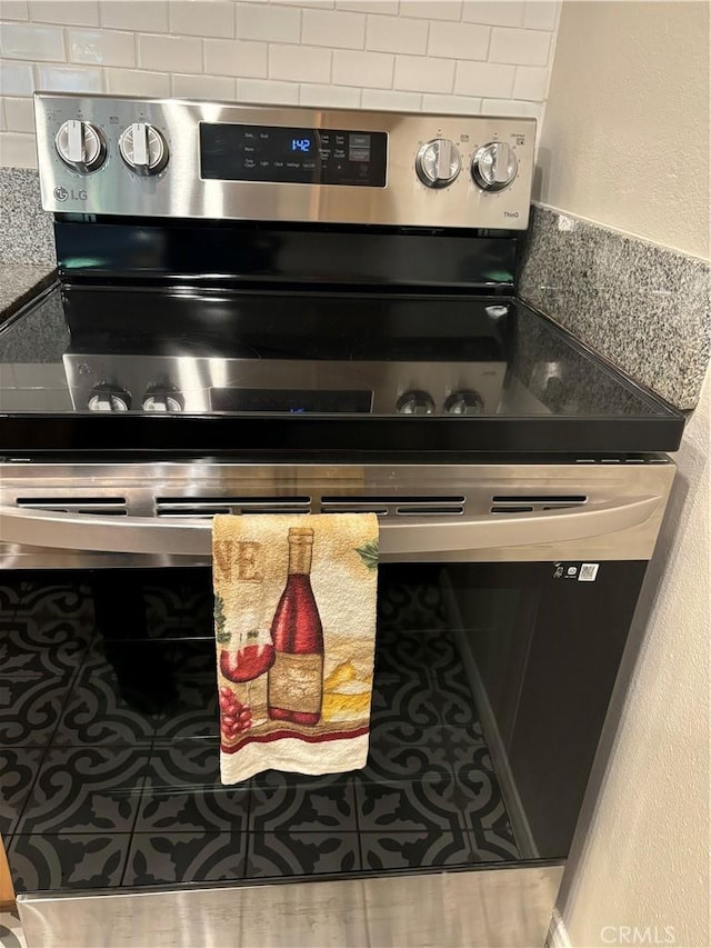 5585 E Pacific Coast Hwy Unit 154, Long Beach, CA 90804 - kitchen view of stainless steel electric range