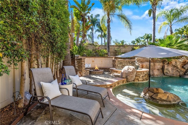 31 Cayman Brac, Aliso Viejo, CA 92656 - fenced backyard with a fire pit and a patio