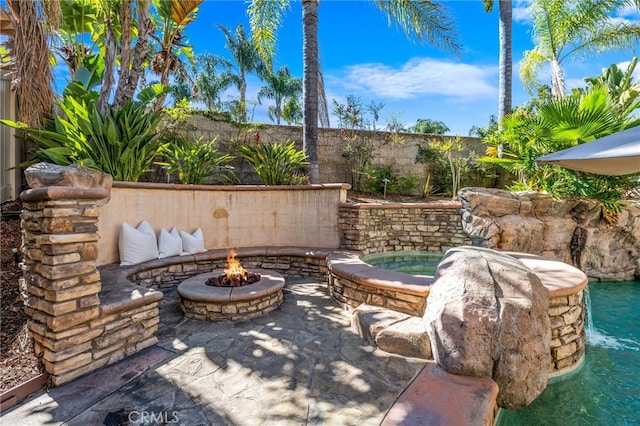 31 Cayman Brac, Aliso Viejo, CA 92656 - fenced backyard with a fire pit and a patio