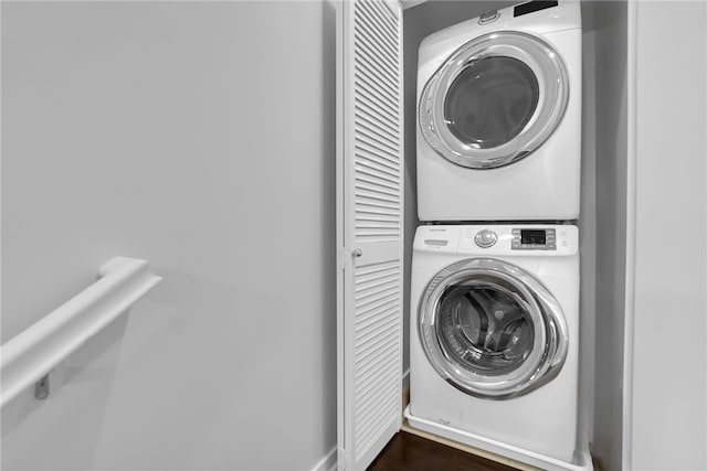 2930 Rowena Ave Unit 4, Los Angeles, CA 90039 - laundry room featuring estacked washer and dryer