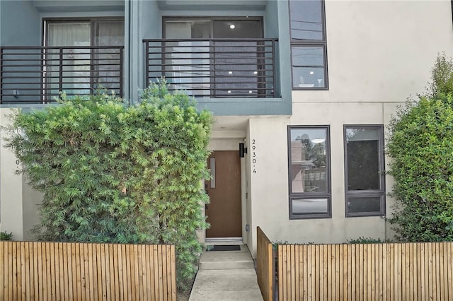 2930 Rowena Ave Unit 4, Los Angeles, CA 90039 - view of exterior entry featuring stucco siding
