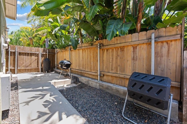1740 Fire Mountain Dr, Oceanside, CA 92054 - view of yard featuring a gate
