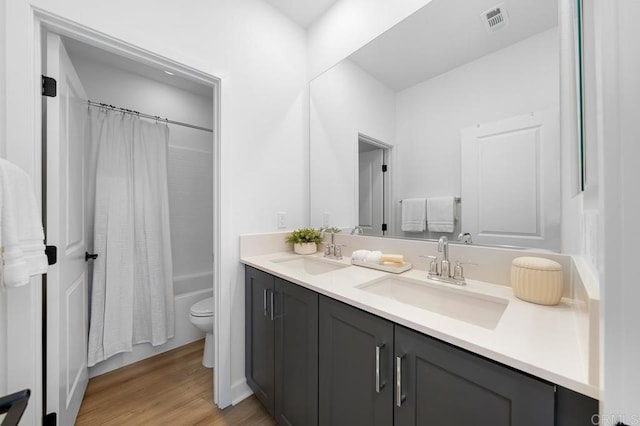 766 Makani St Unit 1, Chula Vista, CA 91911 - full bath featuring double vanity, wood finished floors, and shower / bath combo with shower curtain