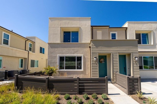 766 Makani St Unit 1, Chula Vista, CA 91911 - townhome / multi-family property featuring stucco siding and a fenced front yard
