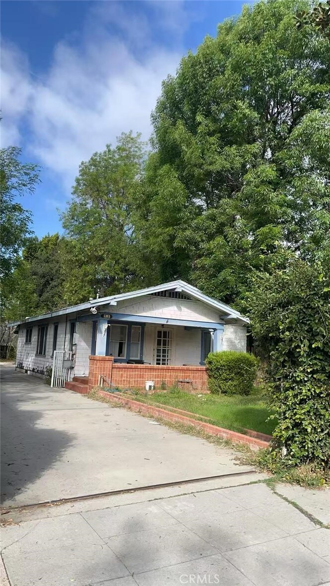 93 N Craig Ave, Pasadena, CA 91107 - view of front of property with covered porch and concrete driveway