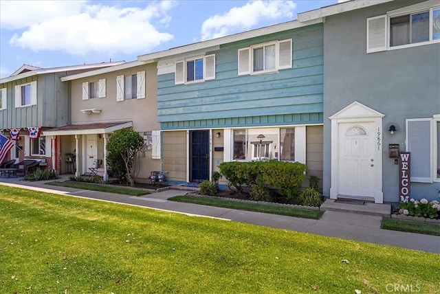 19859 Claremont Ln, Huntington Beach, CA 92646 - townhome / multi-family property with a front yard