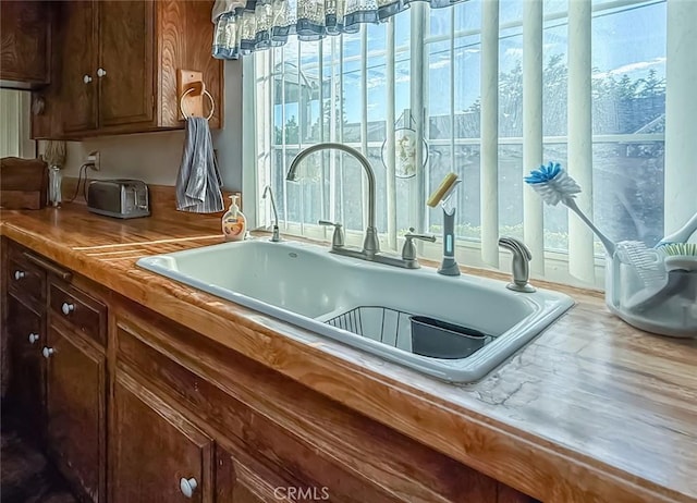 2191 Hilldale Ave, Simi Valley, CA 93063 - kitchen with a sink and light countertops