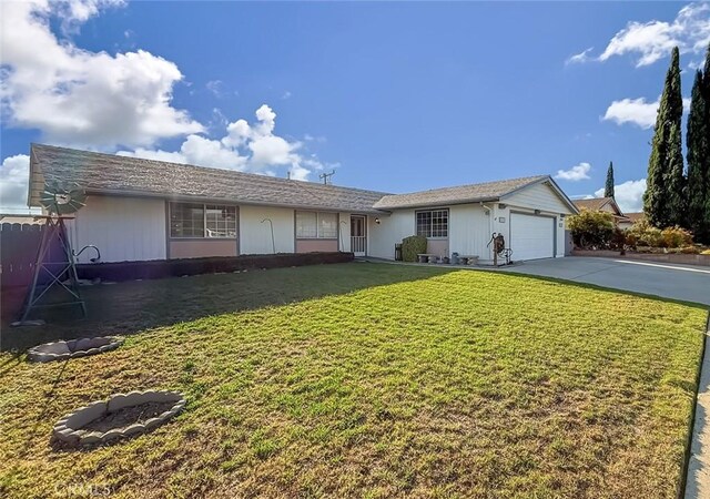 2191 Hilldale Ave, Simi Valley, CA 93063 - single story home with driveway, an attached garage, and a front lawn