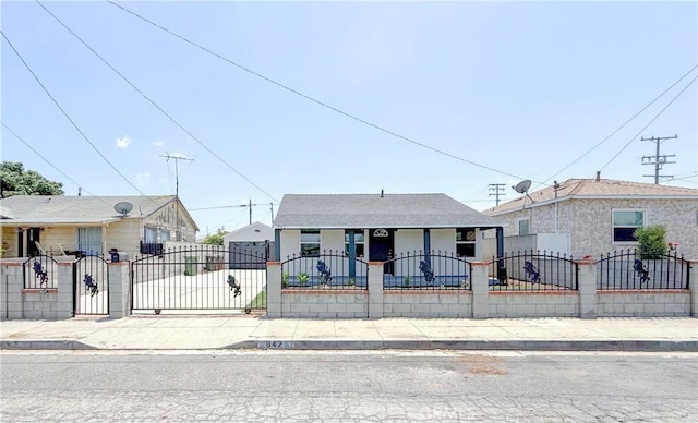842 W Palmer St, Compton, CA 90220 - bungalow-style home featuring a fenced front yard, a gate, driveway, and stucco siding