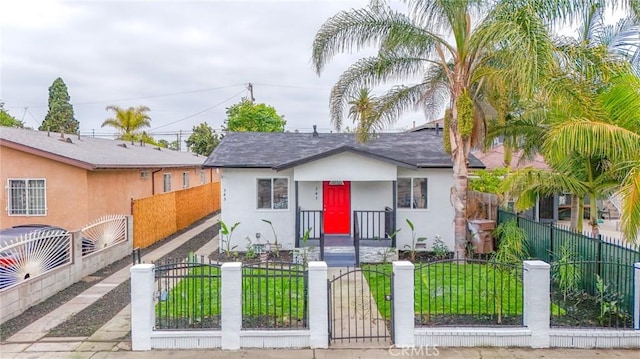 343 E 98th St, Los Angeles, CA 90003 - bungalow featuring stucco siding, a fenced front yard, and roof with shingles