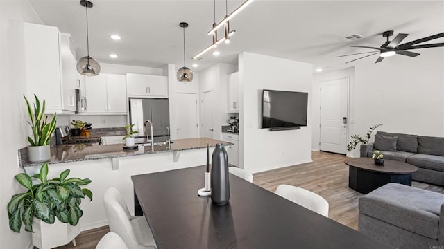220 Perennial Pl, Fallbrook, CA 92028 - living room featuring a ceiling fan, light wood-style floors, and recessed lighting