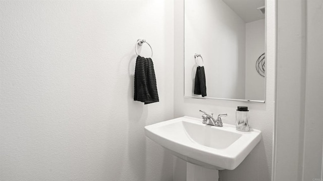 220 Perennial Pl, Fallbrook, CA 92028 - bathroom featuring a sink