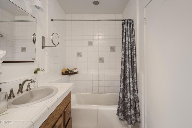 3254 Los Olivos Ln, La Crescenta, CA 91214 - full bath featuring vanity, shower / bathtub combination with curtain, and decorative backsplash