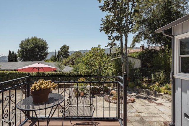 3254 Los Olivos Ln, La Crescenta, CA 91214 - balcony featuring a mountain view