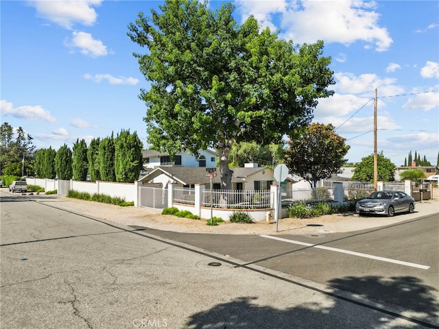 4790 Adam Rd, Simi Valley, CA 93063 - view of front of property featuring a fenced front yard