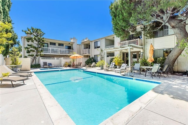 14315 Riverside Dr Unit 209, Sherman Oaks, CA 91423 - community pool featuring a patio