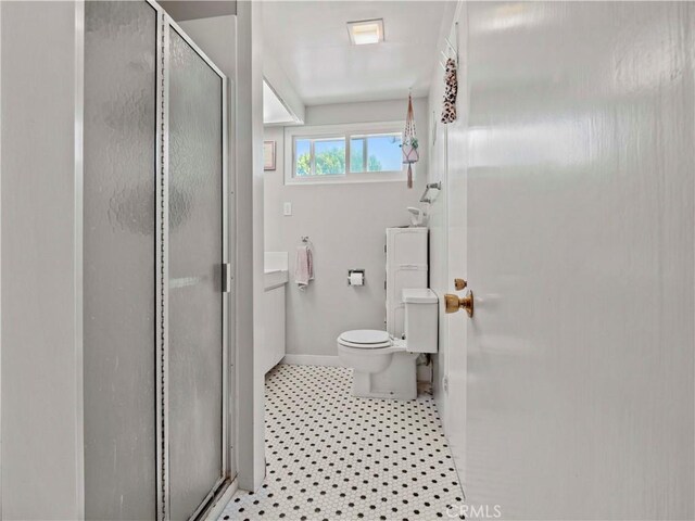 1511 N Maple St, Burbank, CA 91505 - bathroom featuring a stall shower