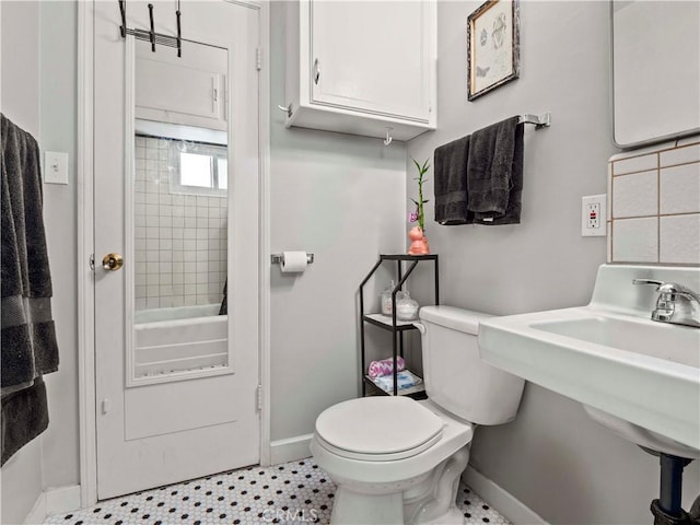 1511 N Maple St, Burbank, CA 91505 - bathroom with baseboards
