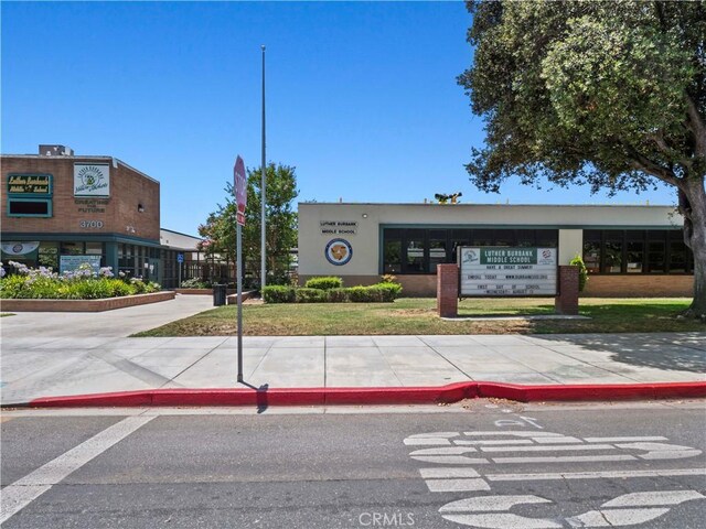 1511 N Maple St, Burbank, CA 91505 - view of asphalt street featuring curbs and sidewalks