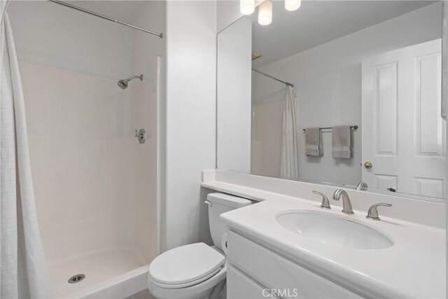 26 Le Vanto, Irvine, CA 92606 - bathroom with vanity and a shower with shower curtain