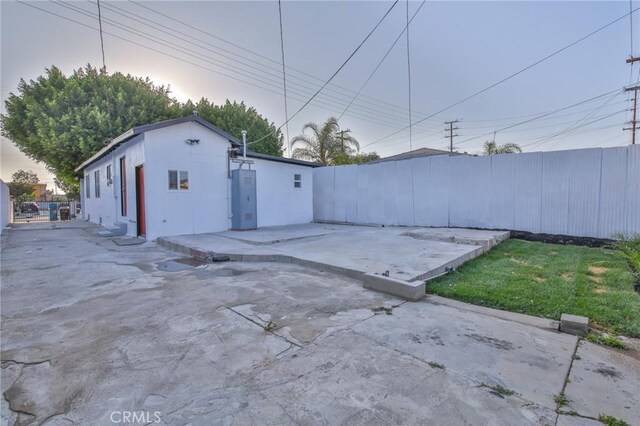 9218 Hooper Ave, Los Angeles, CA 90002 - fenced backyard featuring a patio area