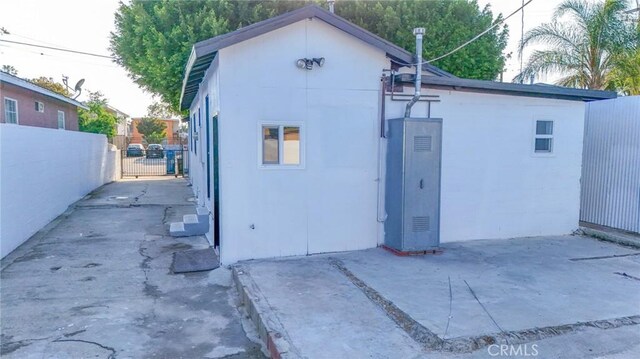 9218 Hooper Ave, Los Angeles, CA 90002 - garage featuring a gate