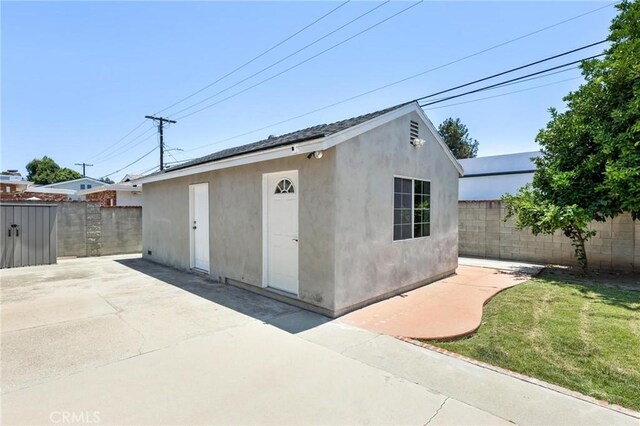 16728 Los Alimos St, Granada Hills, CA 91344 - view of outbuilding featuring a fenced backyard