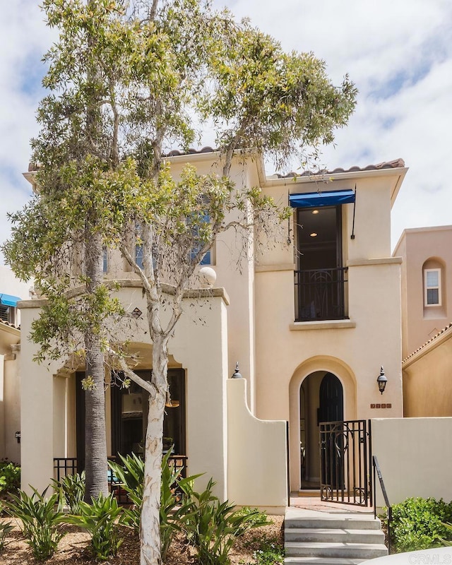 2740 E Bainbridge Rd, San Diego, CA 92106 - view of front of property with stucco siding