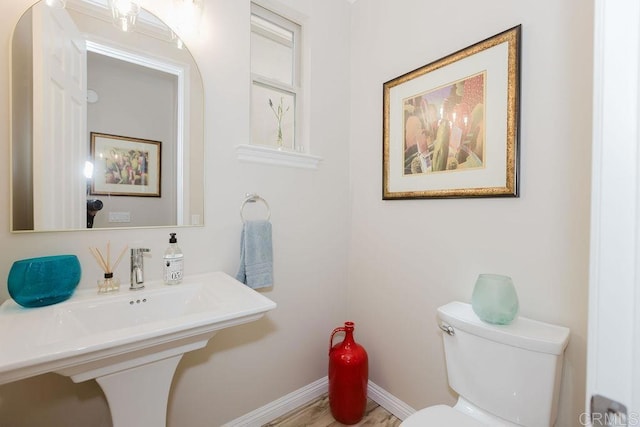 2740 E Bainbridge Rd, San Diego, CA 92106 - bathroom with toilet and a sink