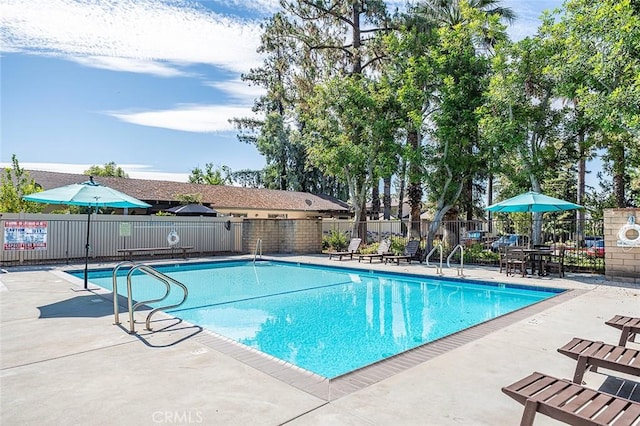 834 E Pepper Tree Dr, Azusa, CA 91702 - community pool with a patio