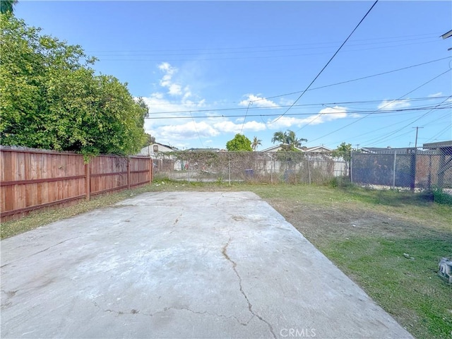 10408 Kalmia St, Los Angeles, CA 90002 - fenced backyard with a patio area