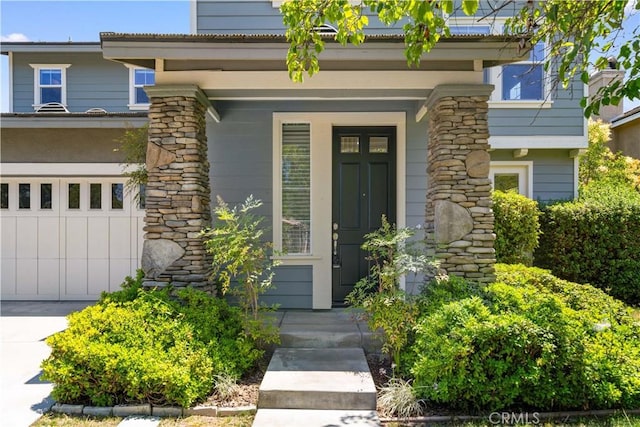 39886 Worthington Pl, Temecula, CA 92591 - view of exterior entry featuring an attached garage